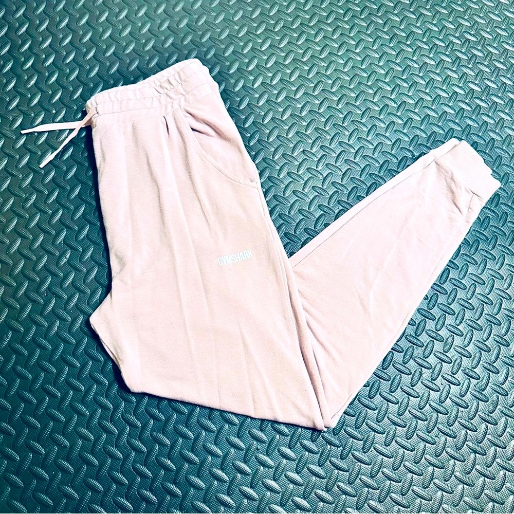 Gymshark women’s pippa training joggers size Medium pebble pink